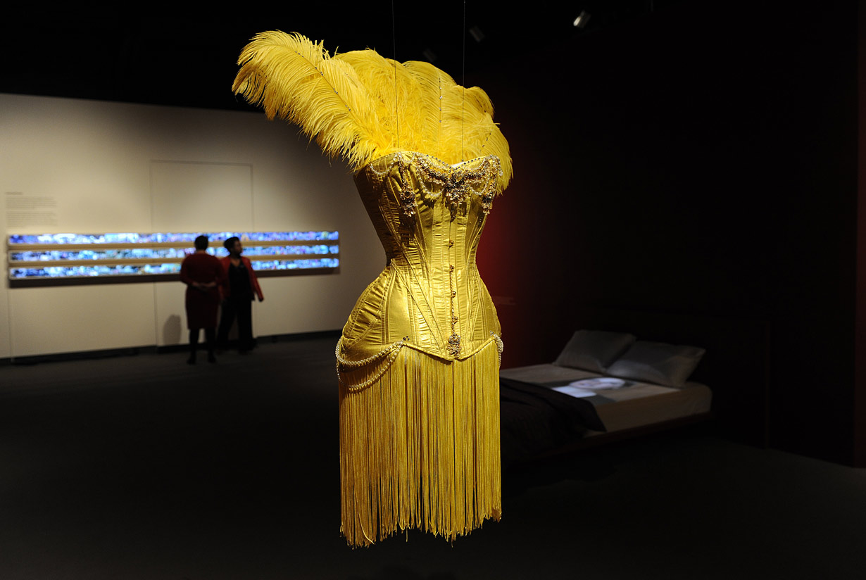 museum-exhibition-design-sex-talk-in-the-city-7.jpg