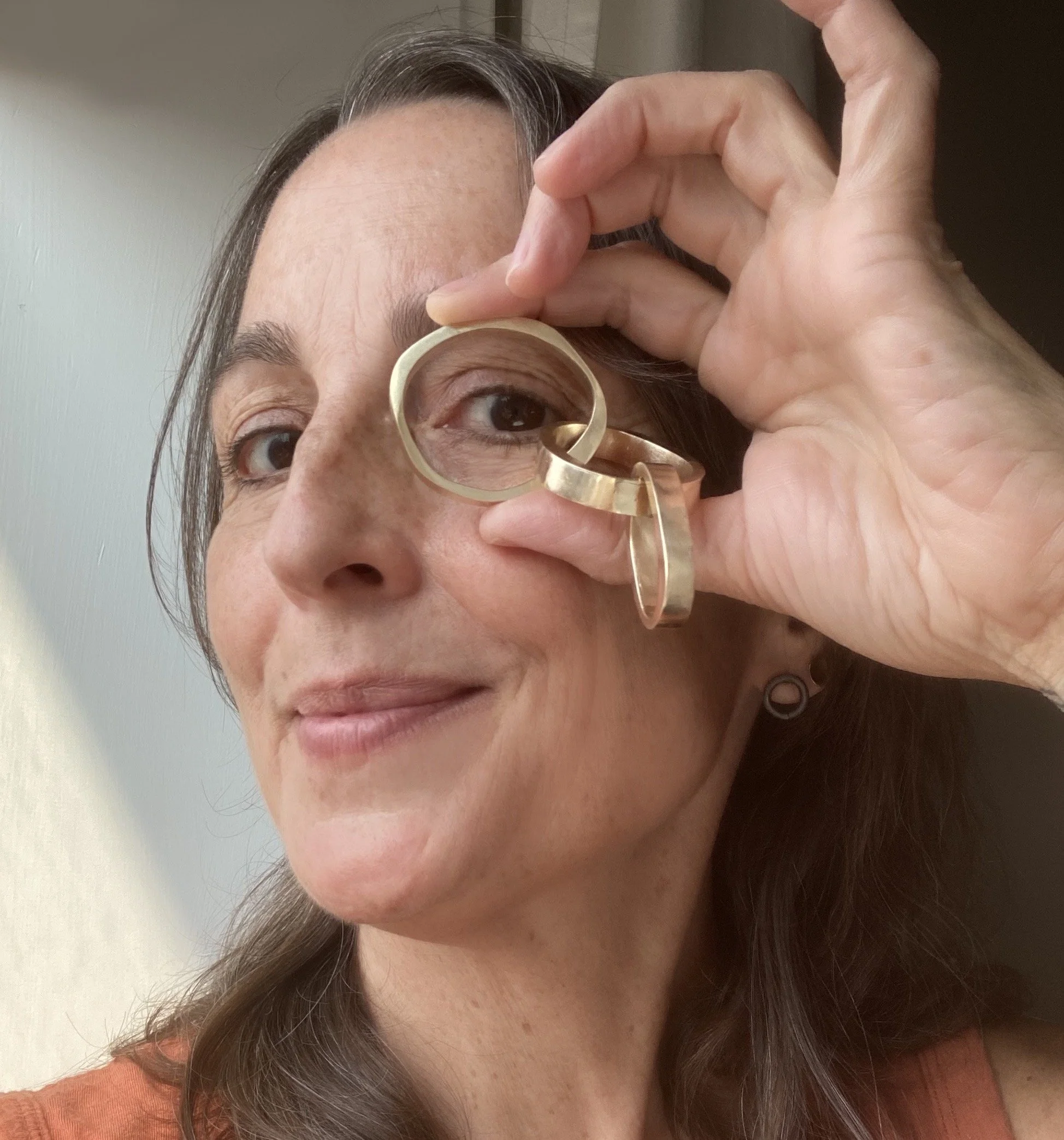 Kara with hollow form chain