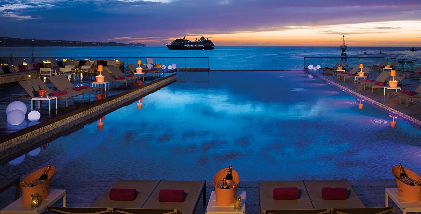 BRCSL_EXT_champagne_poolparty_night_1_1400x714.jpg