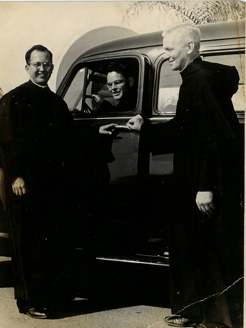 1952 Fathers Krupa, Robinson and Purcell with their car, Saint Rita