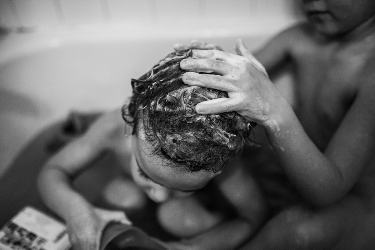 documentary photographer bath time juliette fradin photogrpahy.jpg