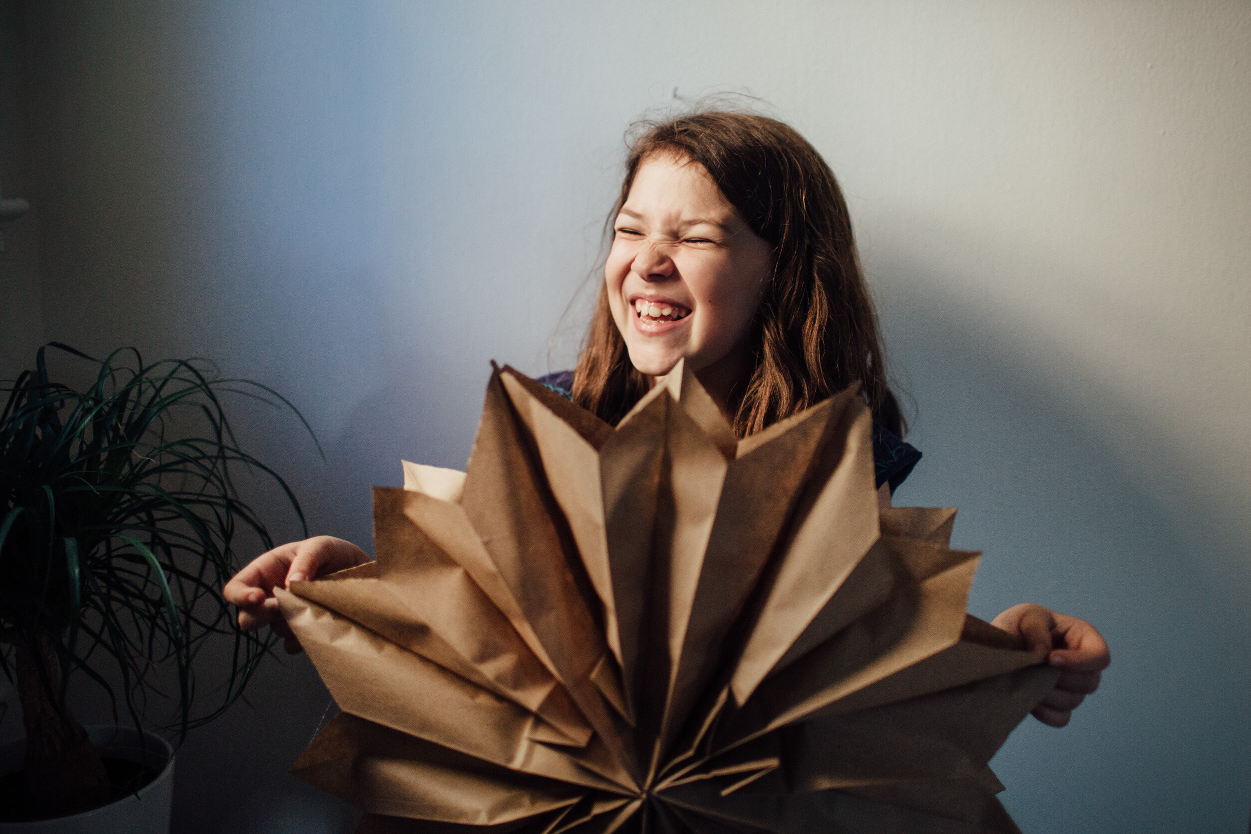 DIY Giant paper stars - Eco-friendly Holiday decoration • Family photographer in MD
