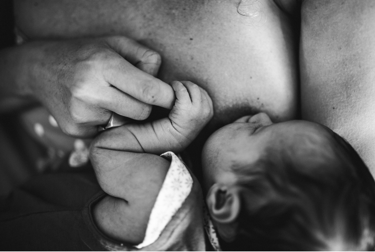 Sasha, 2-weeks old baby at home •&nbsp;newborn photographer in France