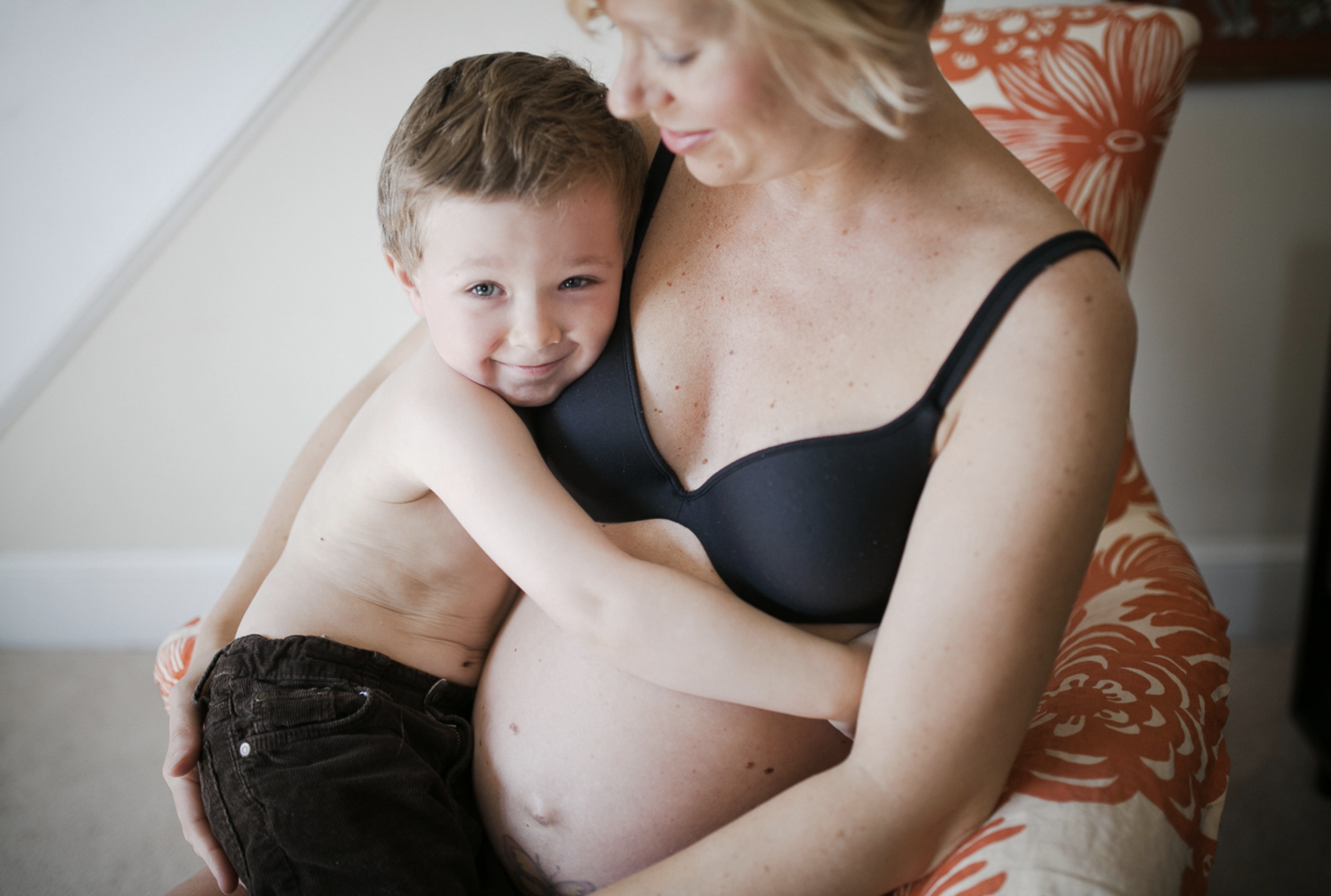 Maternity session at home with soon-to-be big brother • Maryland Maternity photographer 