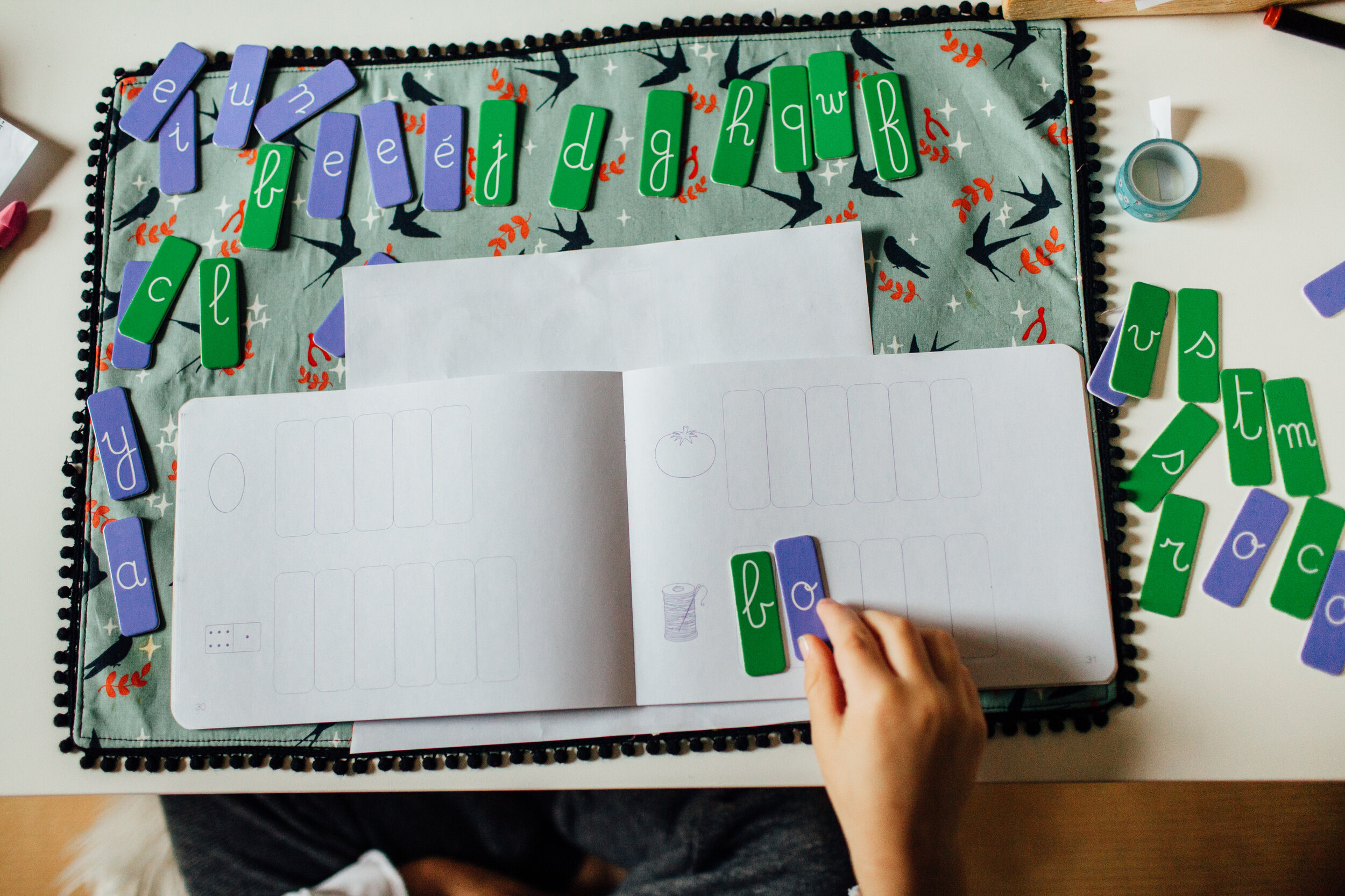 kid learning to read with movable alphabet.jpg