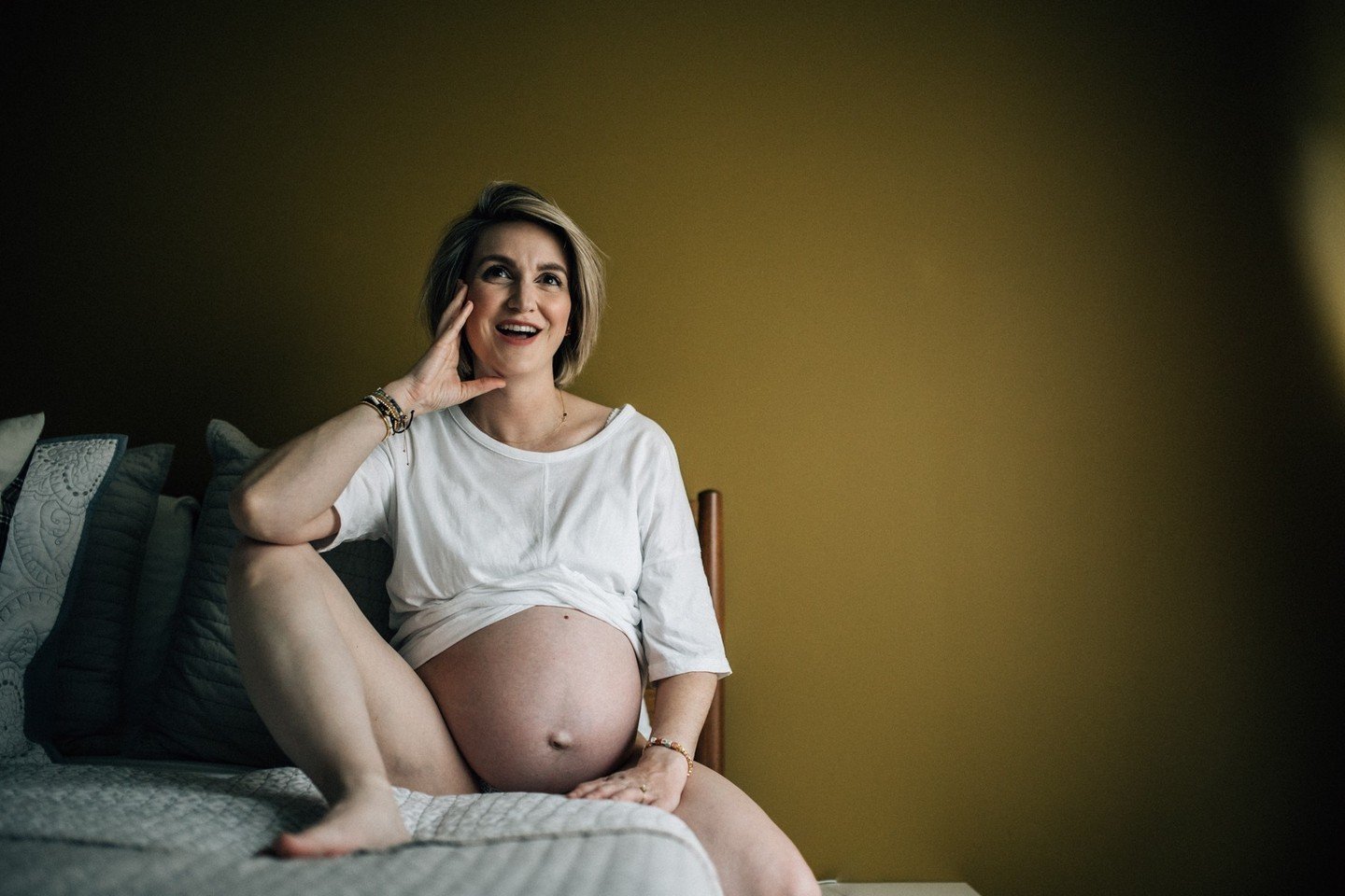 Growing a tiny human inside you? That's like superhuman stuff right there! Your body is going through this incredible transformation, and you'll want more than grainy phone pics to remember it. ⁠
⁠
#AtHomeMaternity #MDmaternityphotographer #mamatobe 