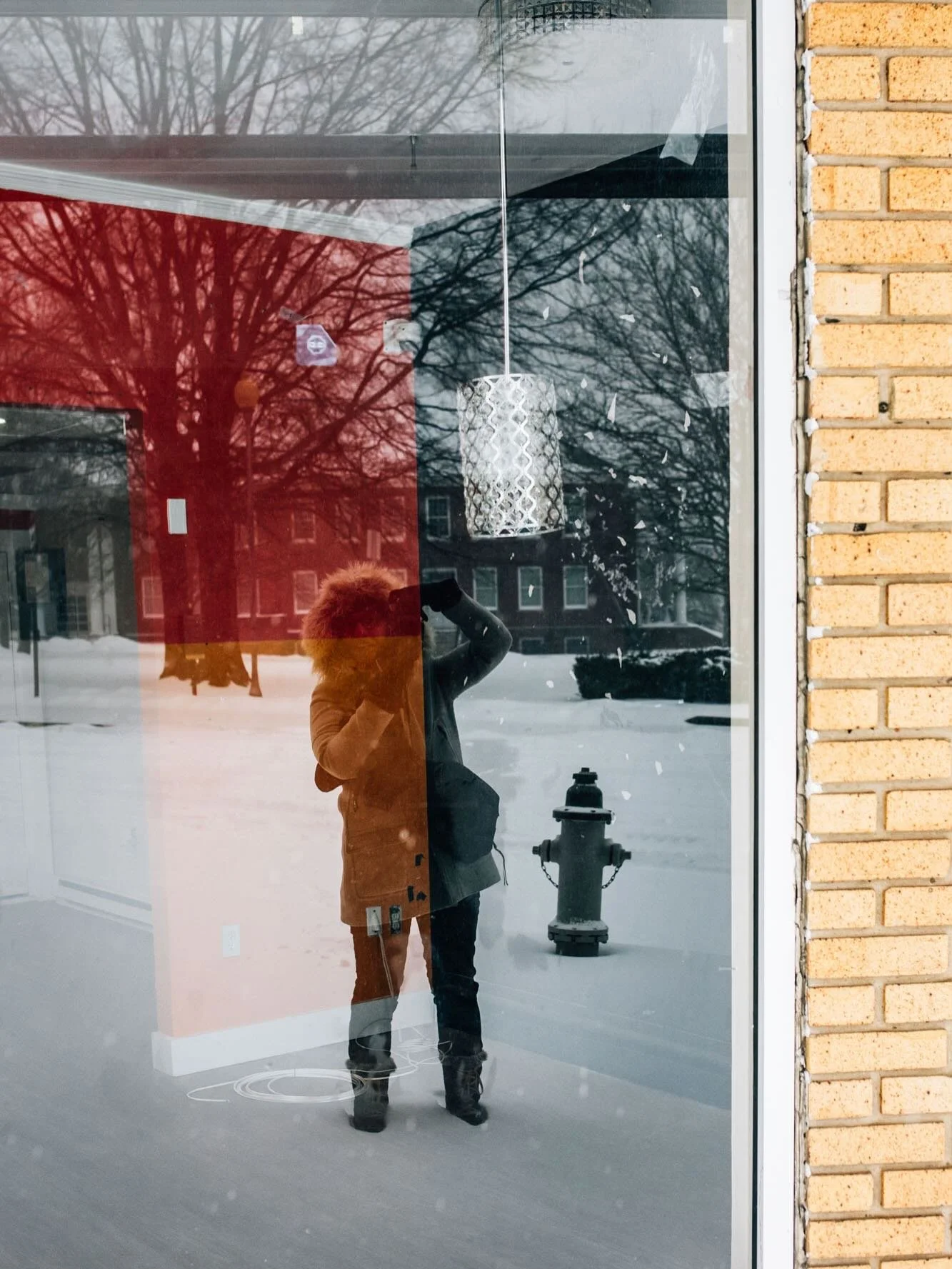 First walk in the snow this morning as I was on an assignment for my local newspaper (@hvillelife). I met a few neighbors on the way (hi @shadylanehyattsville) and saw the snow crews at work. Definitely a small town vibe that I love. It was not too c