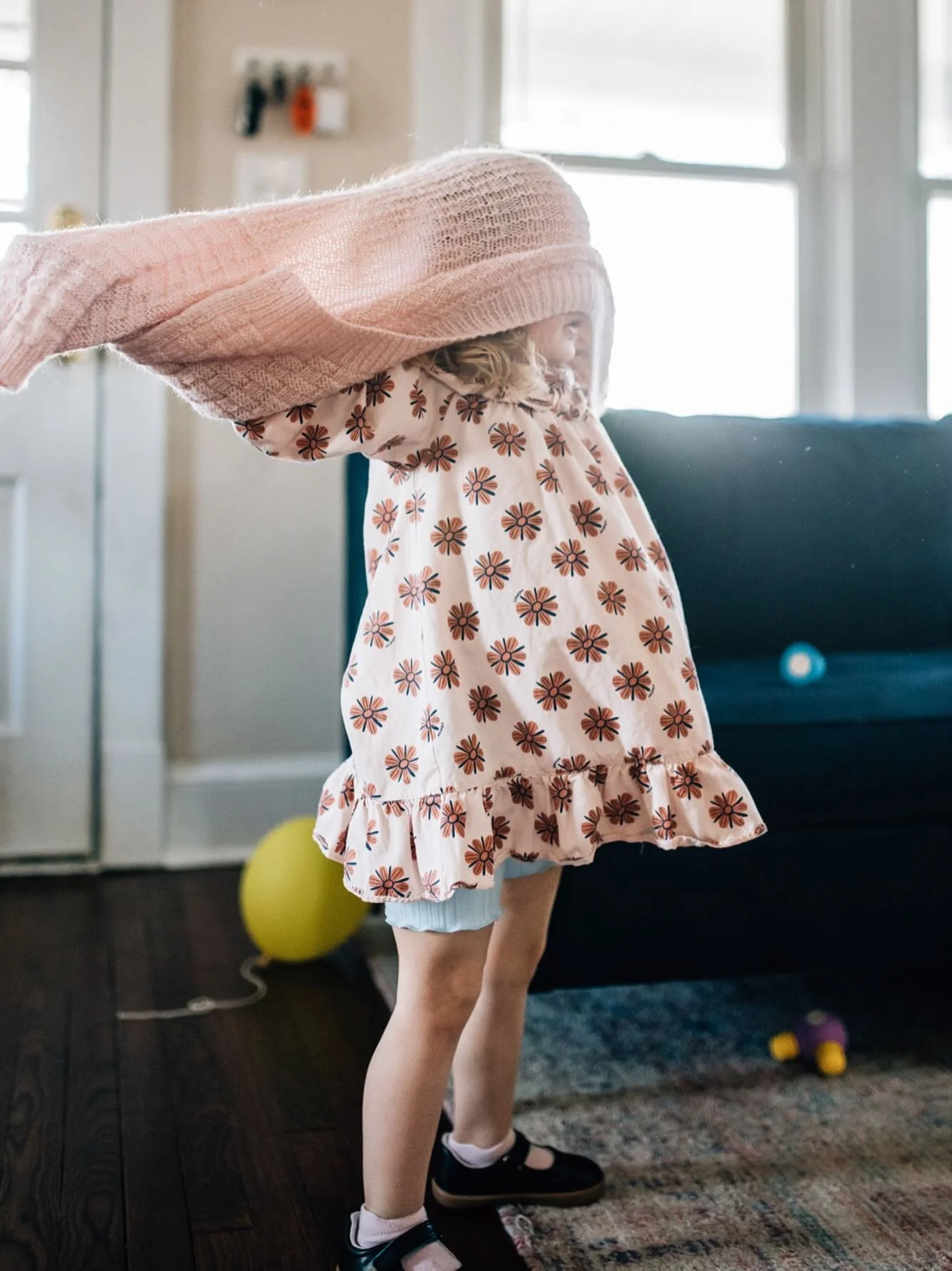 I'm still here, just taking it easy! Trying to prioritize peace and simplicity. Been MIA from posting, but I've been snapping away, loving the everyday moments of family life at home. I have some many photos to share (and many new babies!!!!) 🥰
Miss