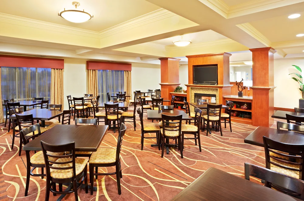 Holiday Inn photo 1.jpg