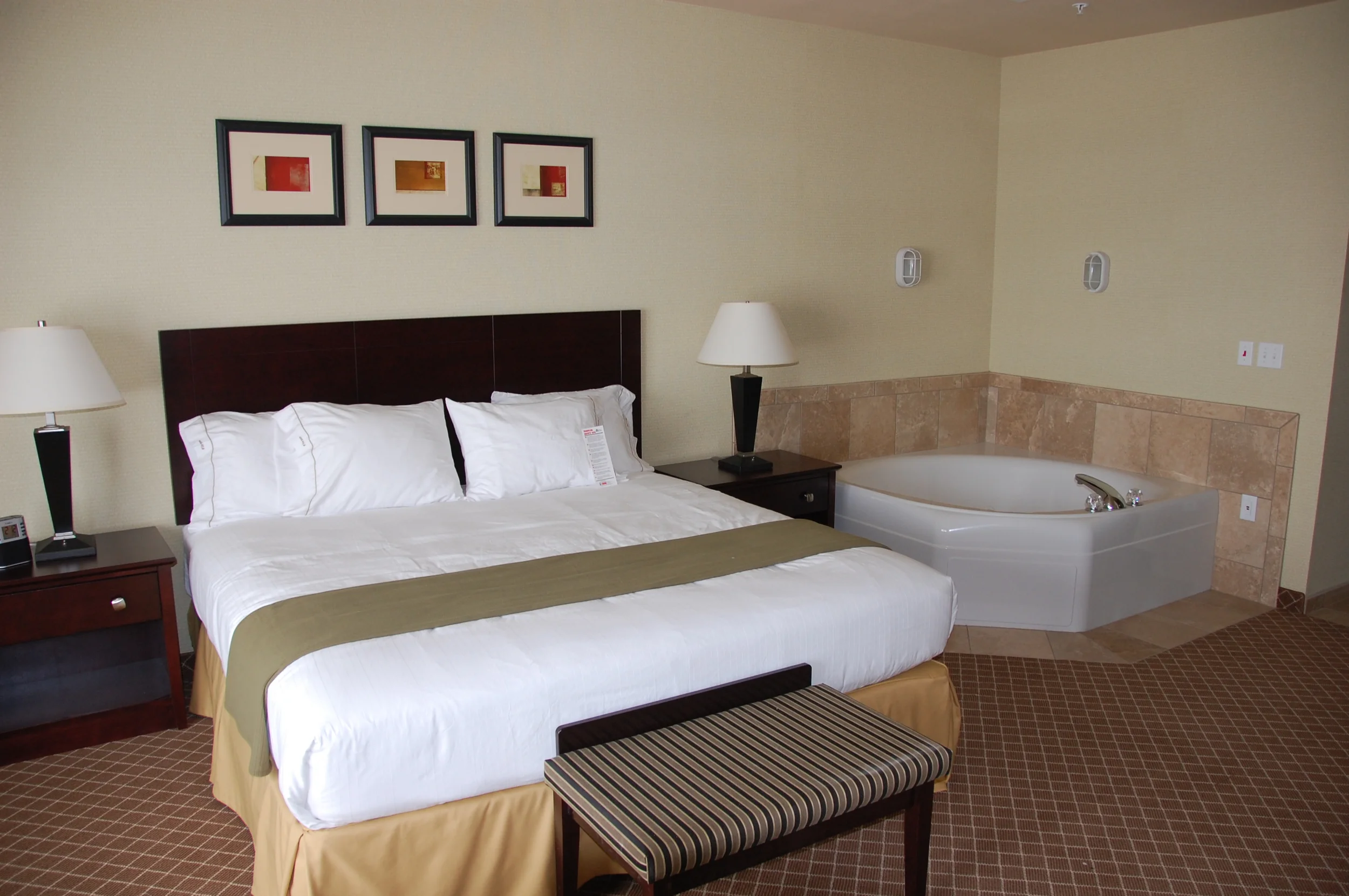 Holiday Inn photo 4.jpg
