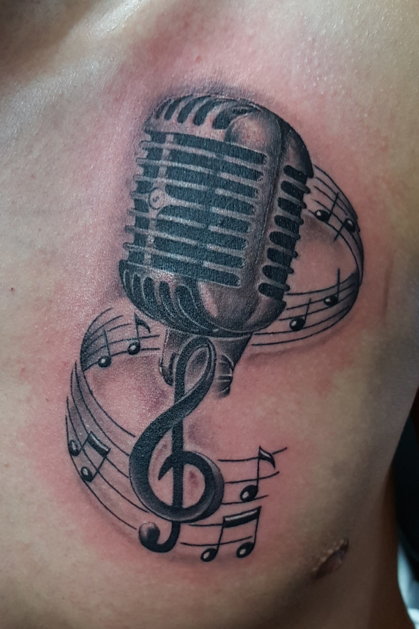 Microphone with musical notes