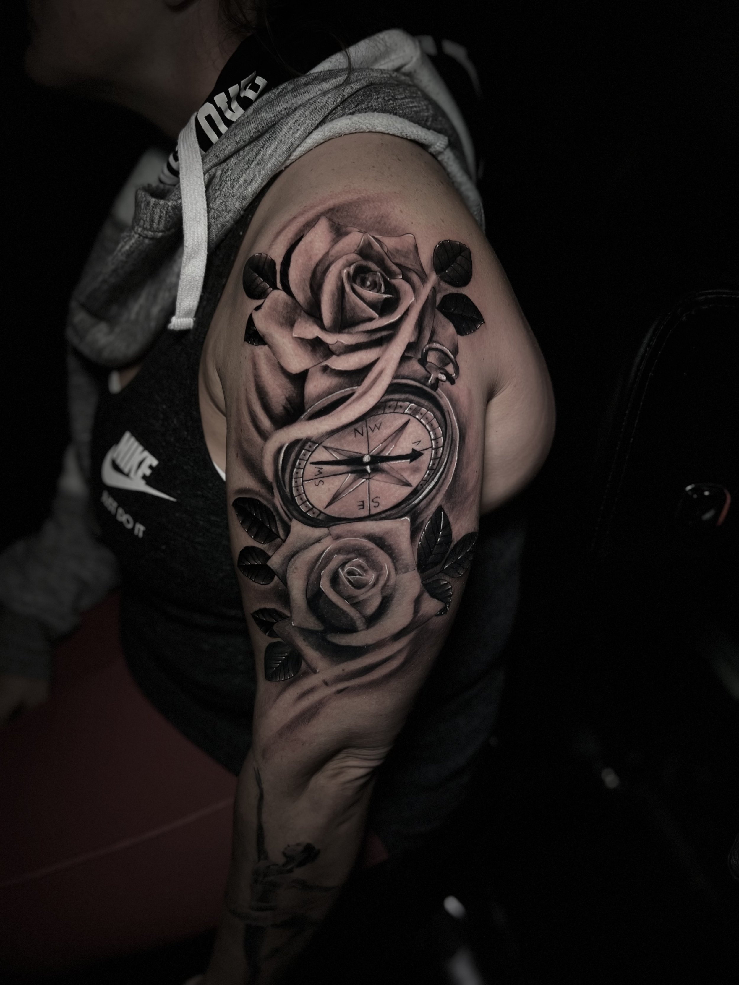 compass and roses