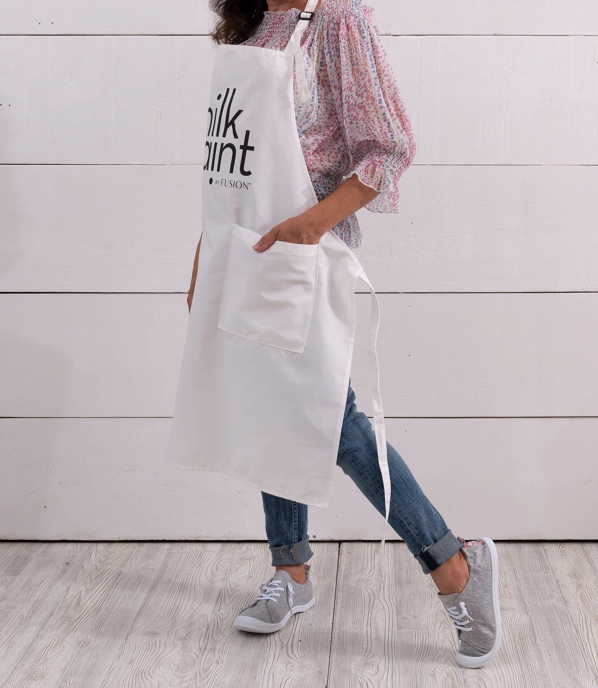 Fusion_Milk_Paint_Aprons__WR_200817_9343_SQ-2.jpg