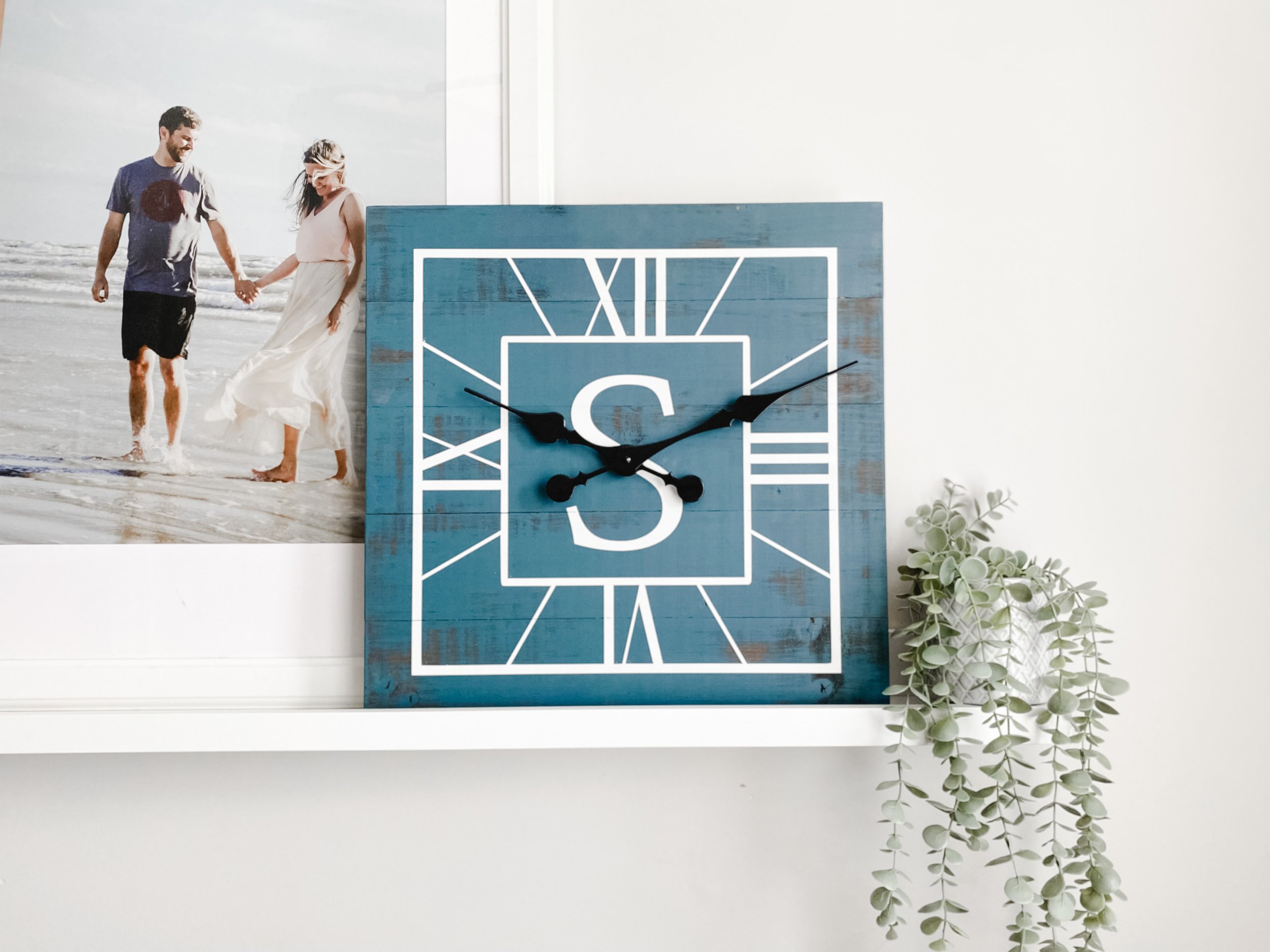 Square Clock with  initial4.JPG