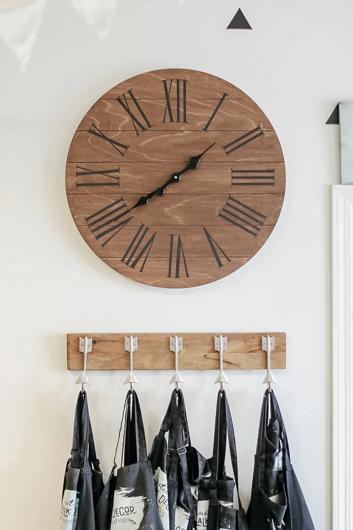 rustic%2Bchalk%2Bdecor%2Bclock%2Bfusion%2Bmineral%2Bpaint.jpg