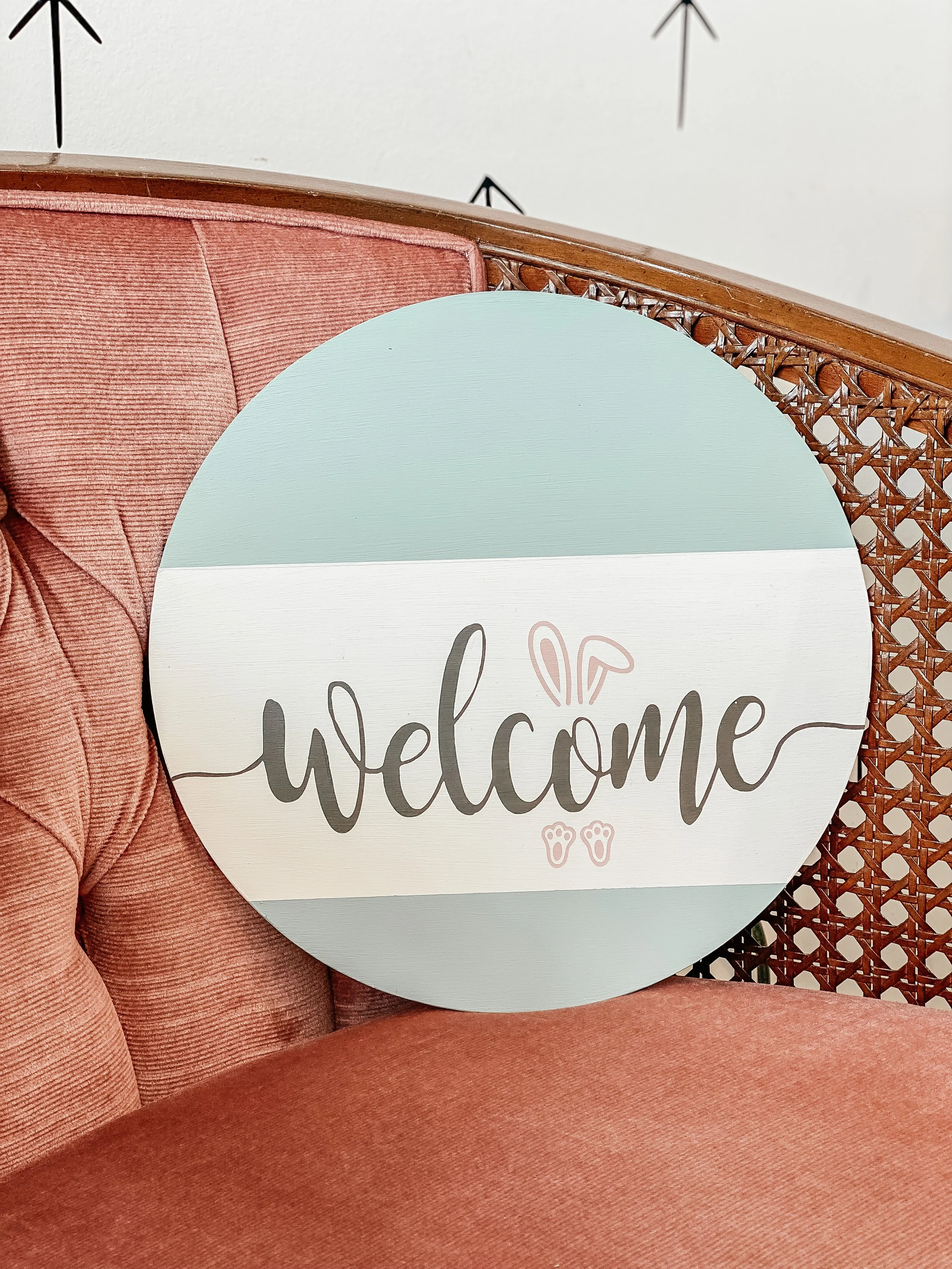 Round Welcome Sign4.JPG