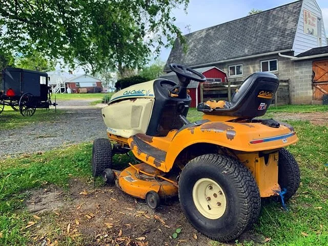Ed&rsquo;s Cub Cadet. It's got a flat. He&rsquo;ll fix it Monday. He just can&rsquo;t let this thing go... it&rsquo;s being loved up right all to pieces 💛