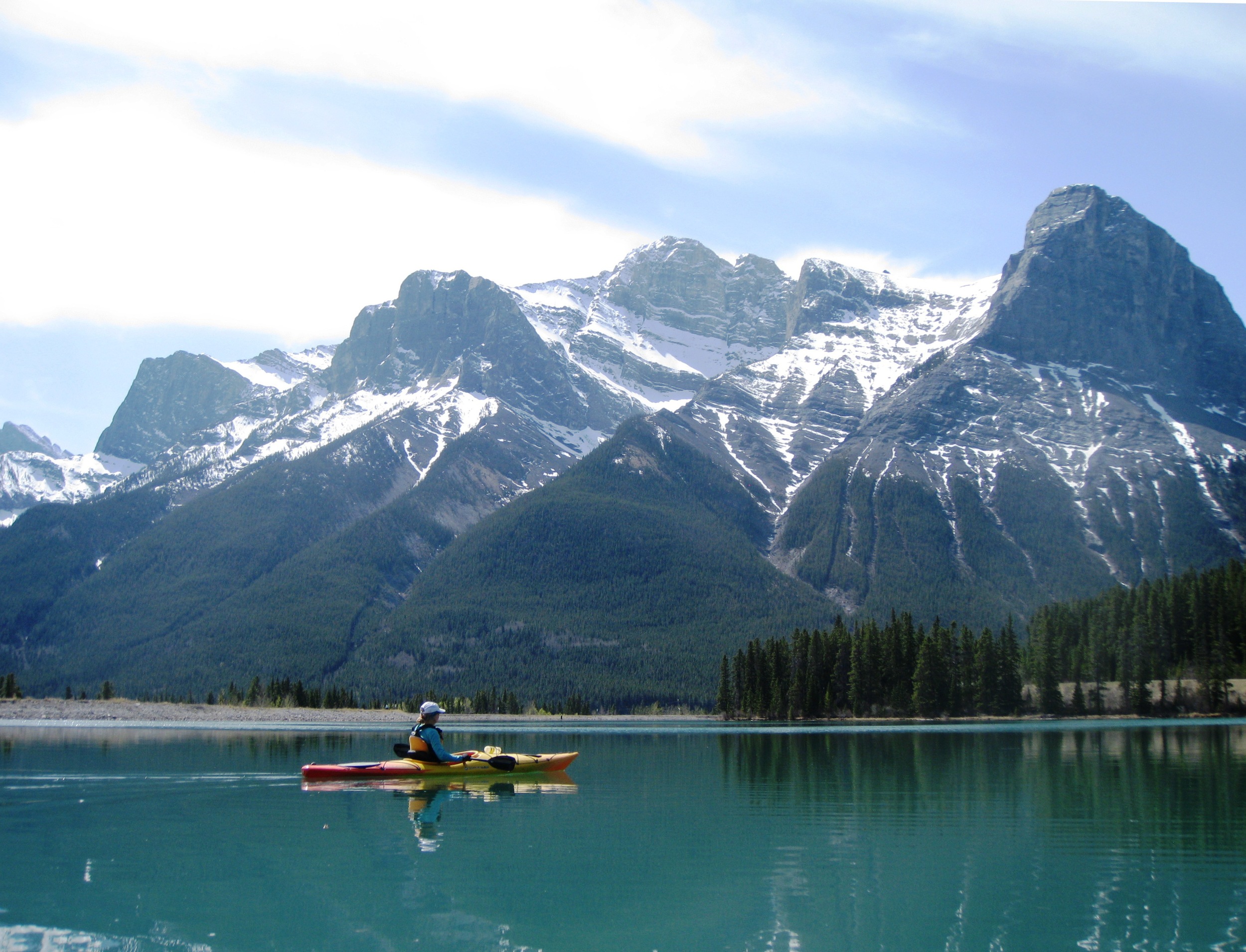 Forebay drifting, with Ha Ling and Lawrence Grassi peaks in the background