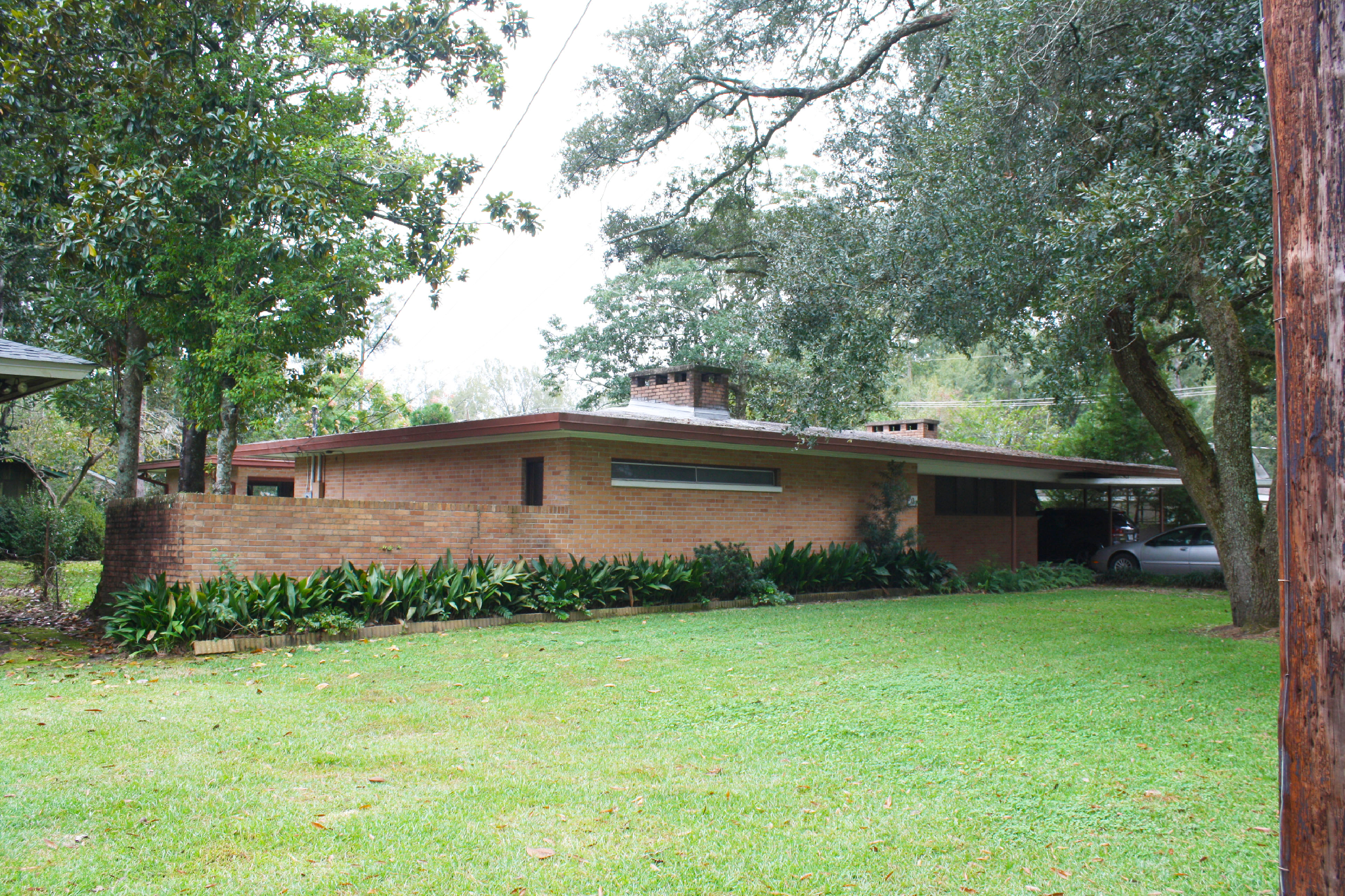 11. The Gallaher House 907 W. Dakota Street Architect: John Desmond Constructed: 1959 Built for C. Gallaher, the current owners have maintained the Mid-Century residence’s character defining features including terrazzo flooring throughout, two large hearths (evidenced on the exerior by the notable chimney tops), and a rear courtyard.
