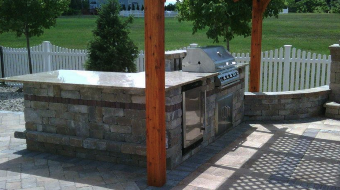 Choosing the Best Hardscaping Material for your Outdoor Kitchen