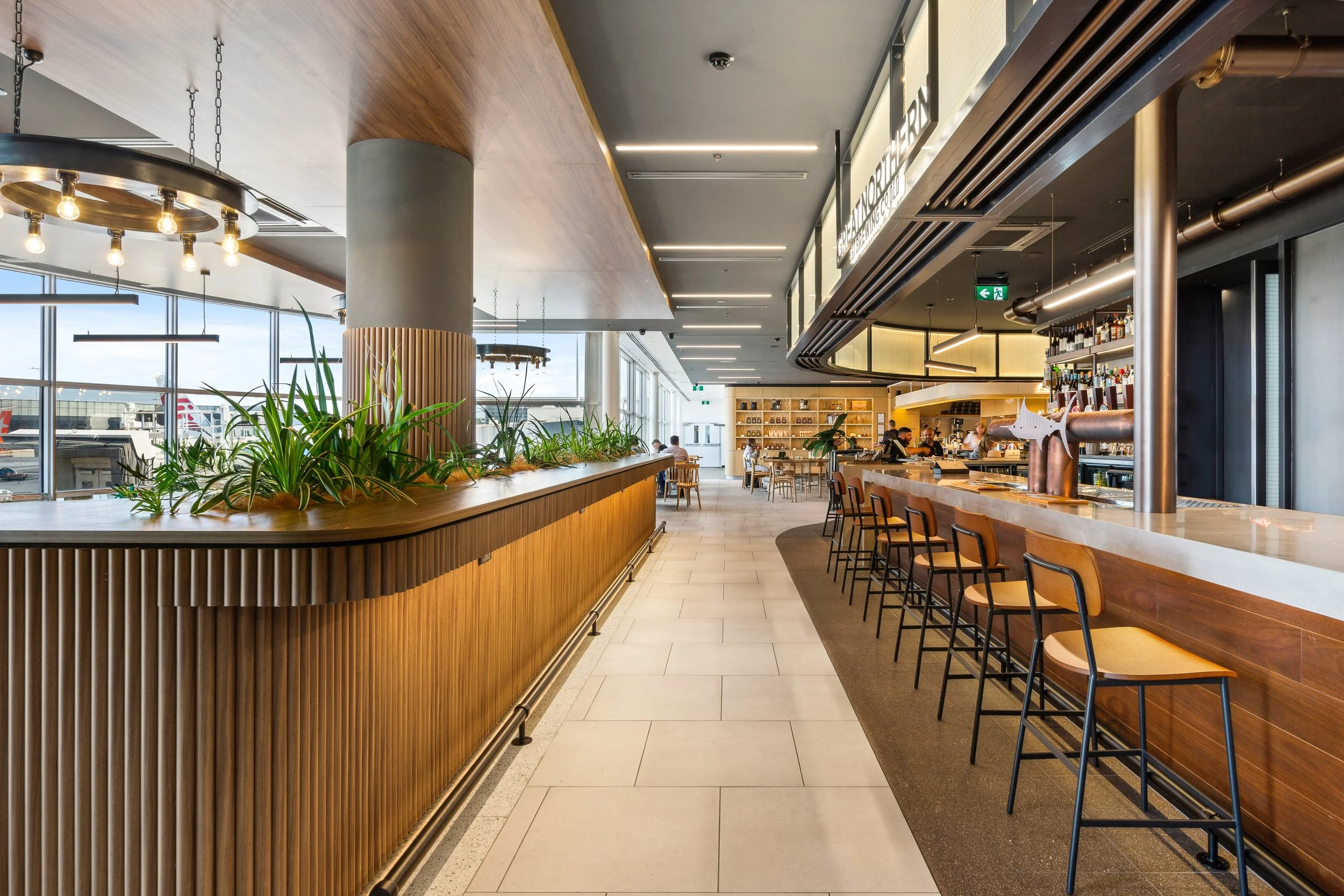 Sydney_Airport_cafe.jpg