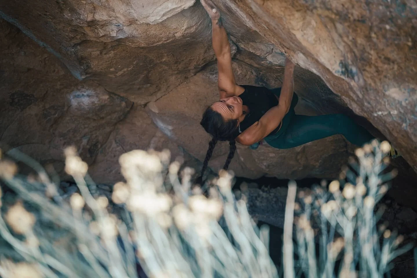 @tammyfaye working Acid Wash right out in Payahuunad&uuml;. Always enjoy meeting up with Tammy to climb and share a laugh. Remember to stay on trail when visiting these beautiful places and adhere to the local ethics and support the @bishopclimbingra