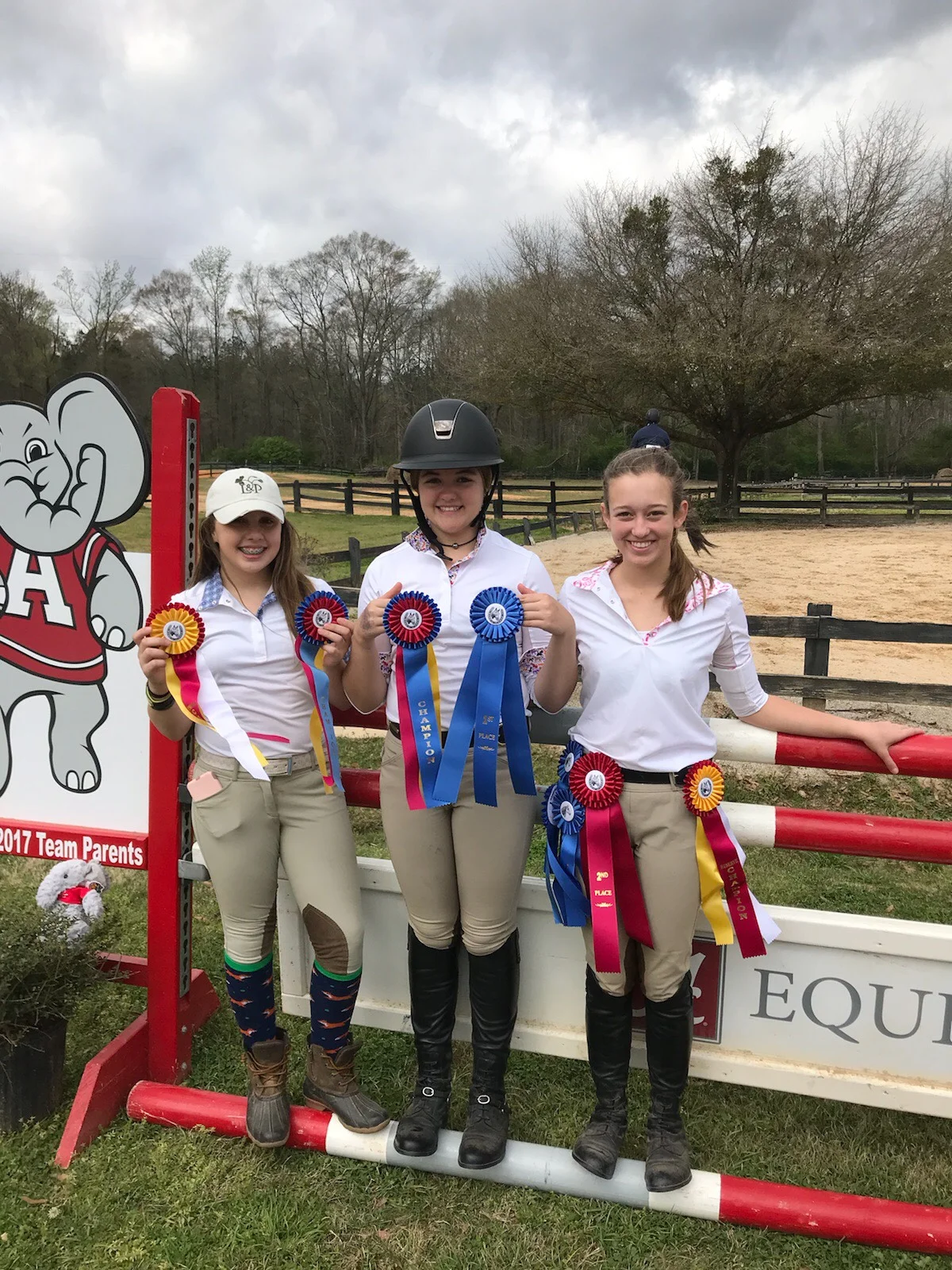 Seven Fox Lake Girls Take Tri-Colors at UA Equestrian Team Show