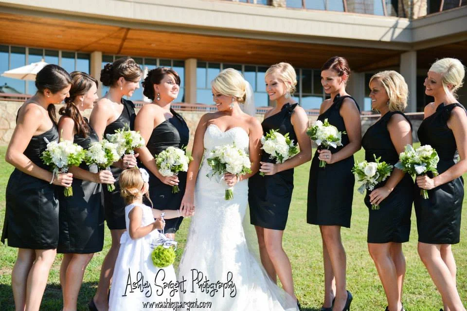 Raven Cryar and her maids on wedding day | image by Ashley Sargent Photography 