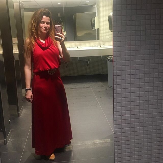 When 3 different people tell you in the same day that red is your color, it must be true!  #bathroomselfie #vintagestyle