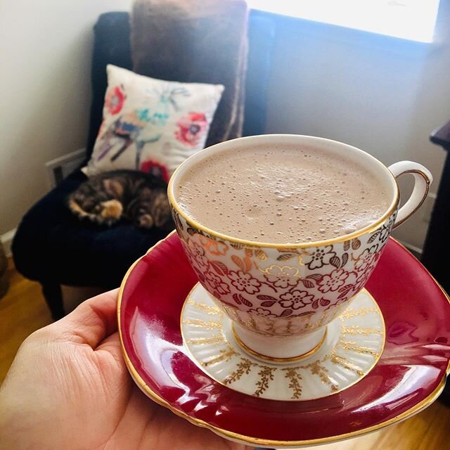 Mmmm Sunday&rsquo;s are got lattes!  This was inspired by @kalejunkie tahini chocolate chip latte but as my tahini expired last October I made due with some substitutions - so GOOD! #sundayfunday #latte