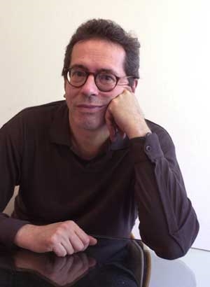 Cesar Aira. Photo by Alfashop22 .