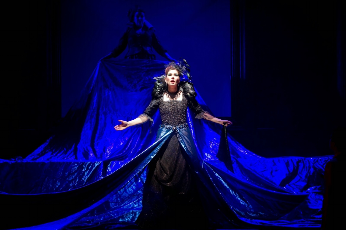 Samantha Hay as the Queen of the Night, in the English Touring Opera's 2014 production of Mozart's Die Zauberflöte (via Boulezian ).