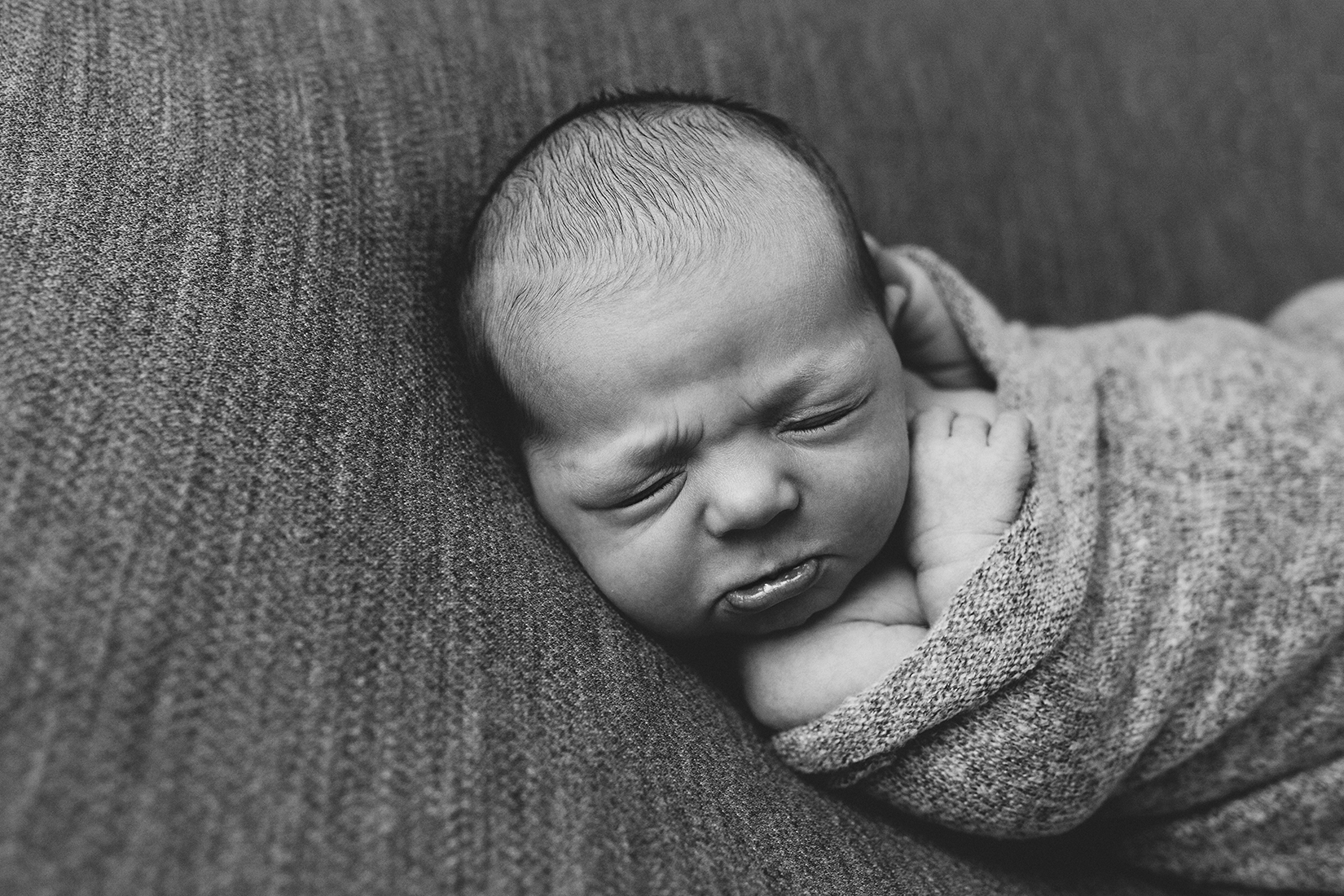 authentic newborn images, simple newborn photos, plain newborn images nottingham, nottingham photography newborn stuido, newborn photos in nottingham