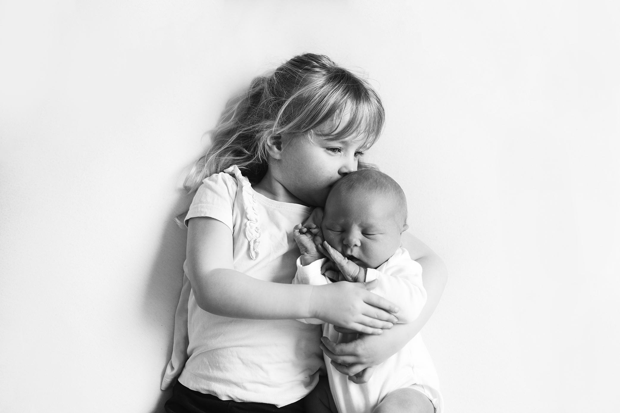 sibling-newborn-photography-nottingham.png