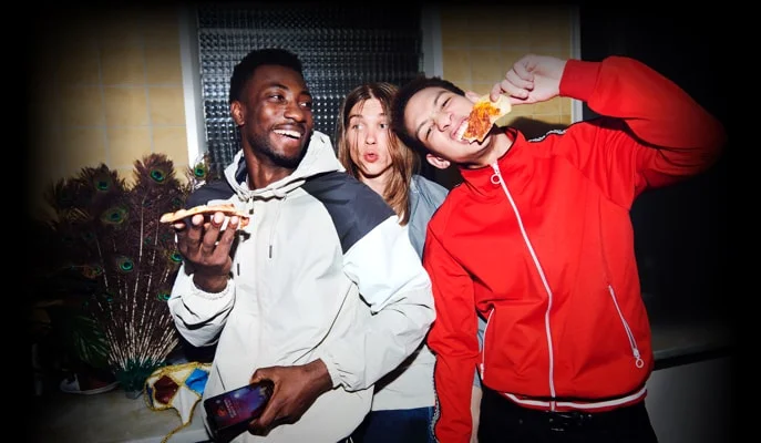 eating-pizza-min.jpg