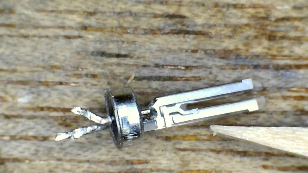 02: A quartz watch works because the quartz crystal tuning fork vibrates 32,768 times a second https://youtu.be/_2By2ane2I4