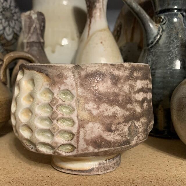 something bright, getting warmer.

#chawan #prespring #teabowl #porcelain #anagama #woodfired #thrownandaltered #ceramics #drobnock #pennsylvania #pottery #tableware #interior #interiordesign #design #studioshot #drinkingvessel #tea #teaware #purplep
