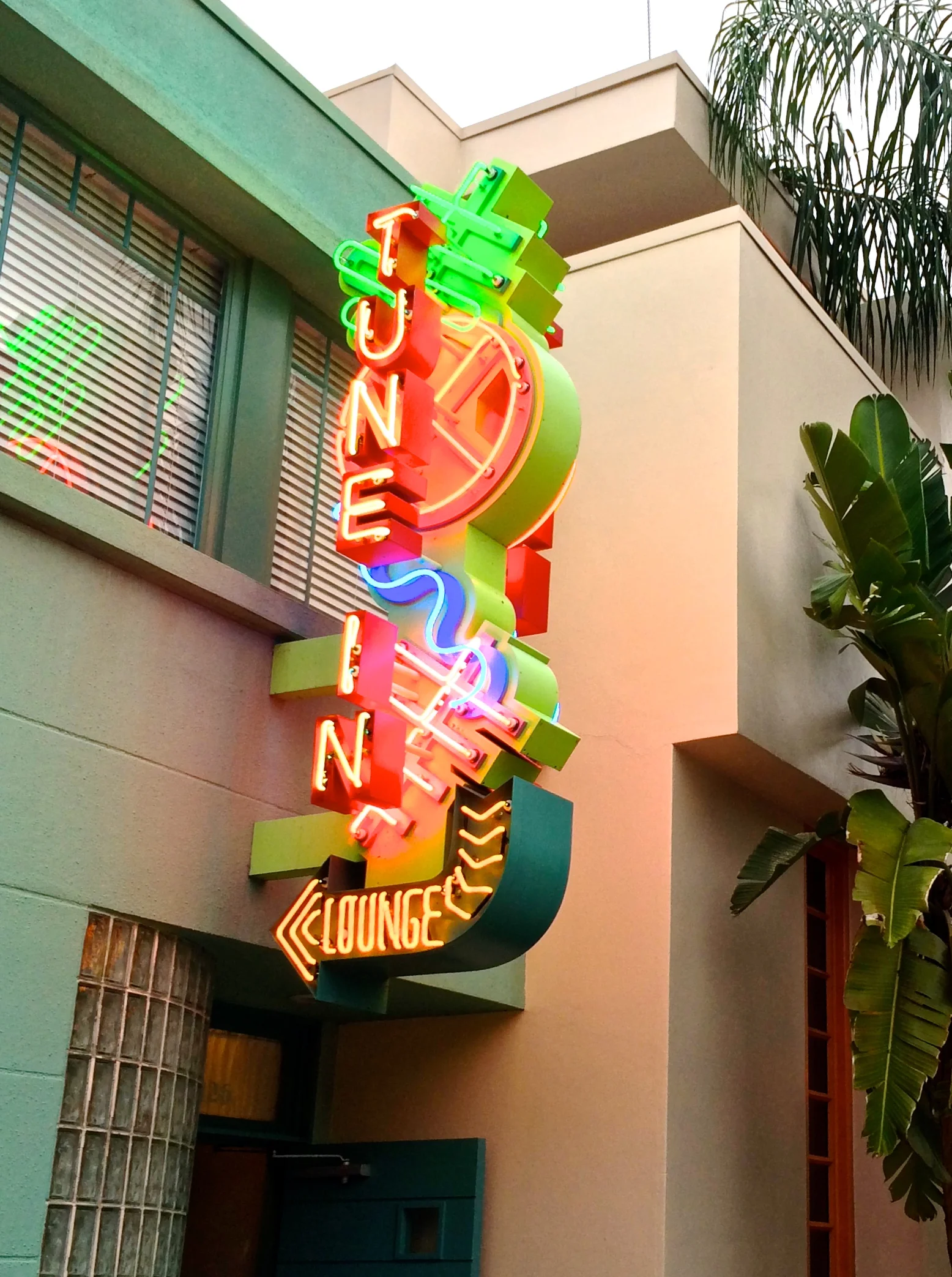 tune-in-lounge.jpg