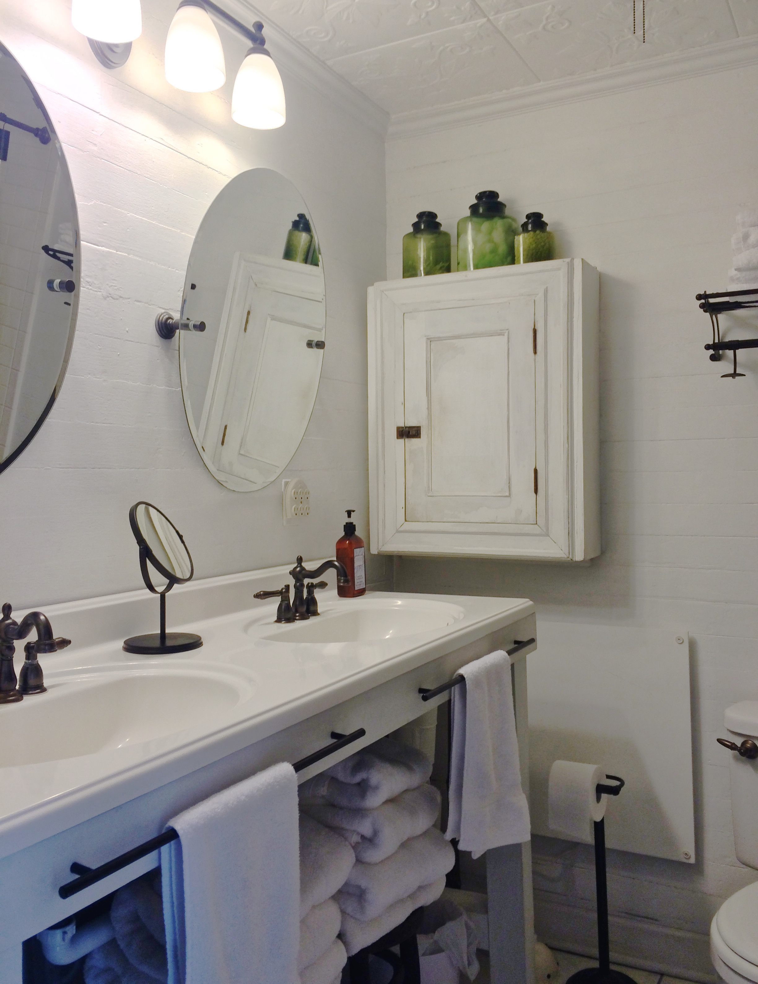 industrial modern bathroom