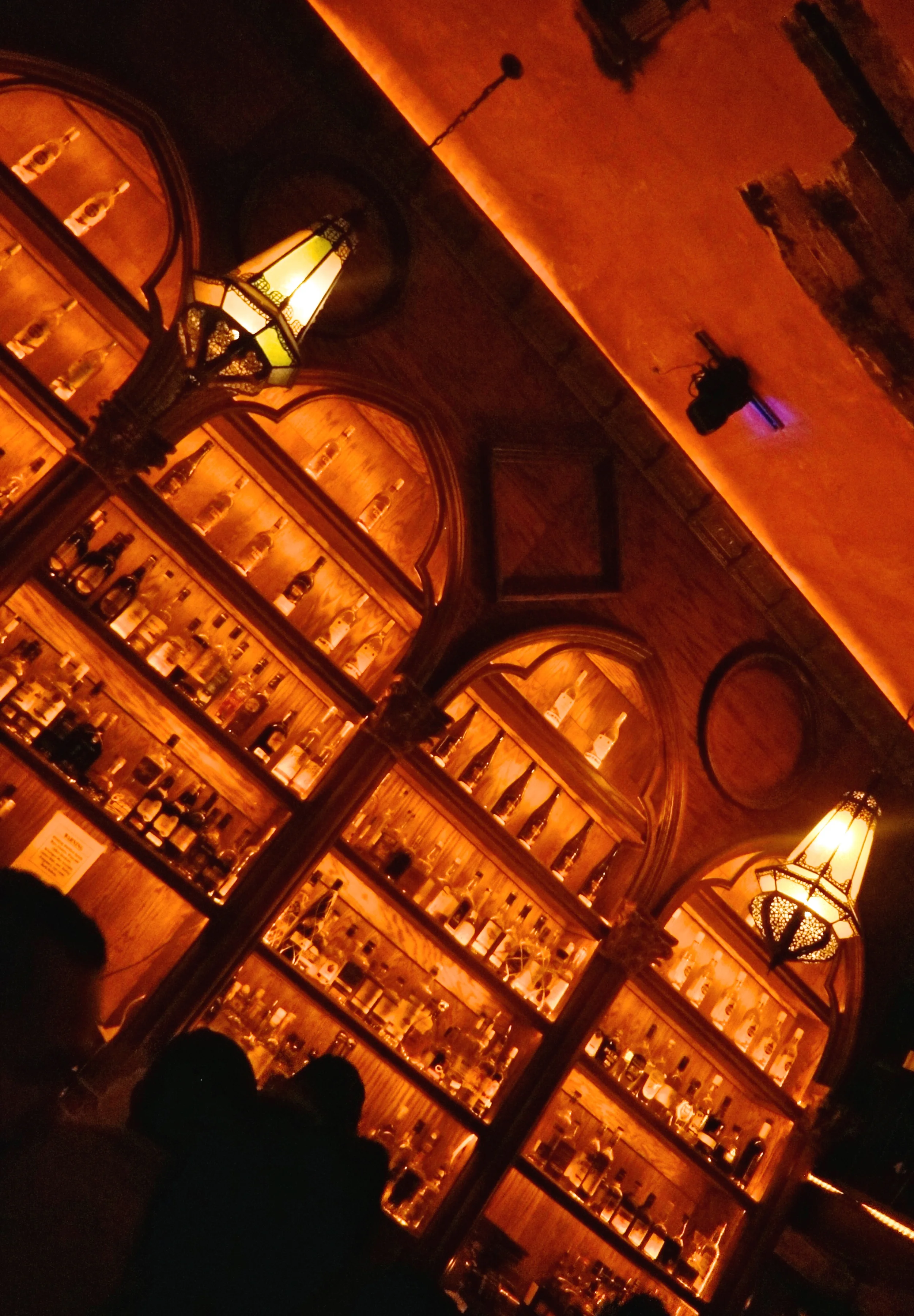 la-descarga-shelves-bar.jpg