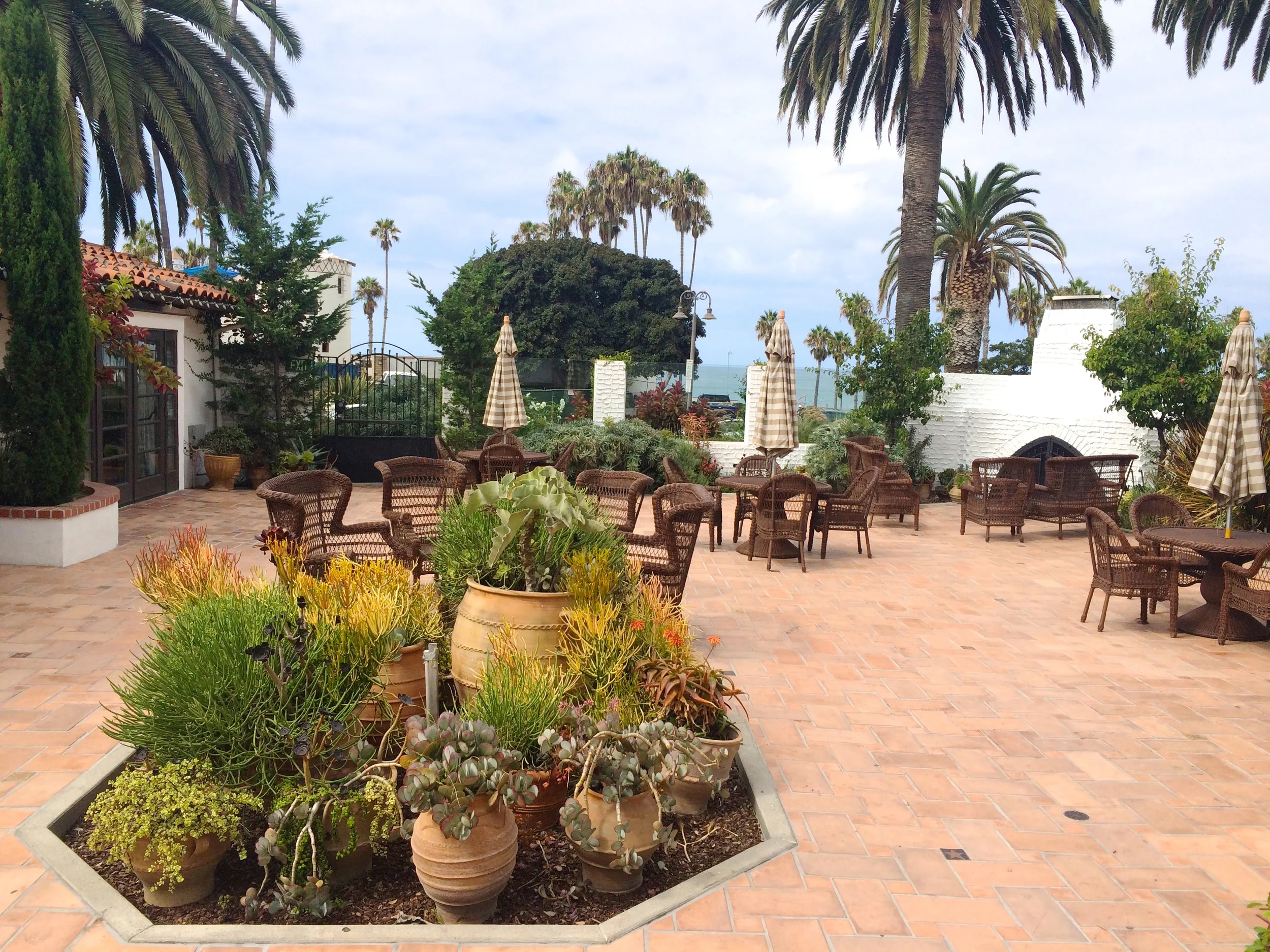 casino-san-clemente-cocktail-area.jpg