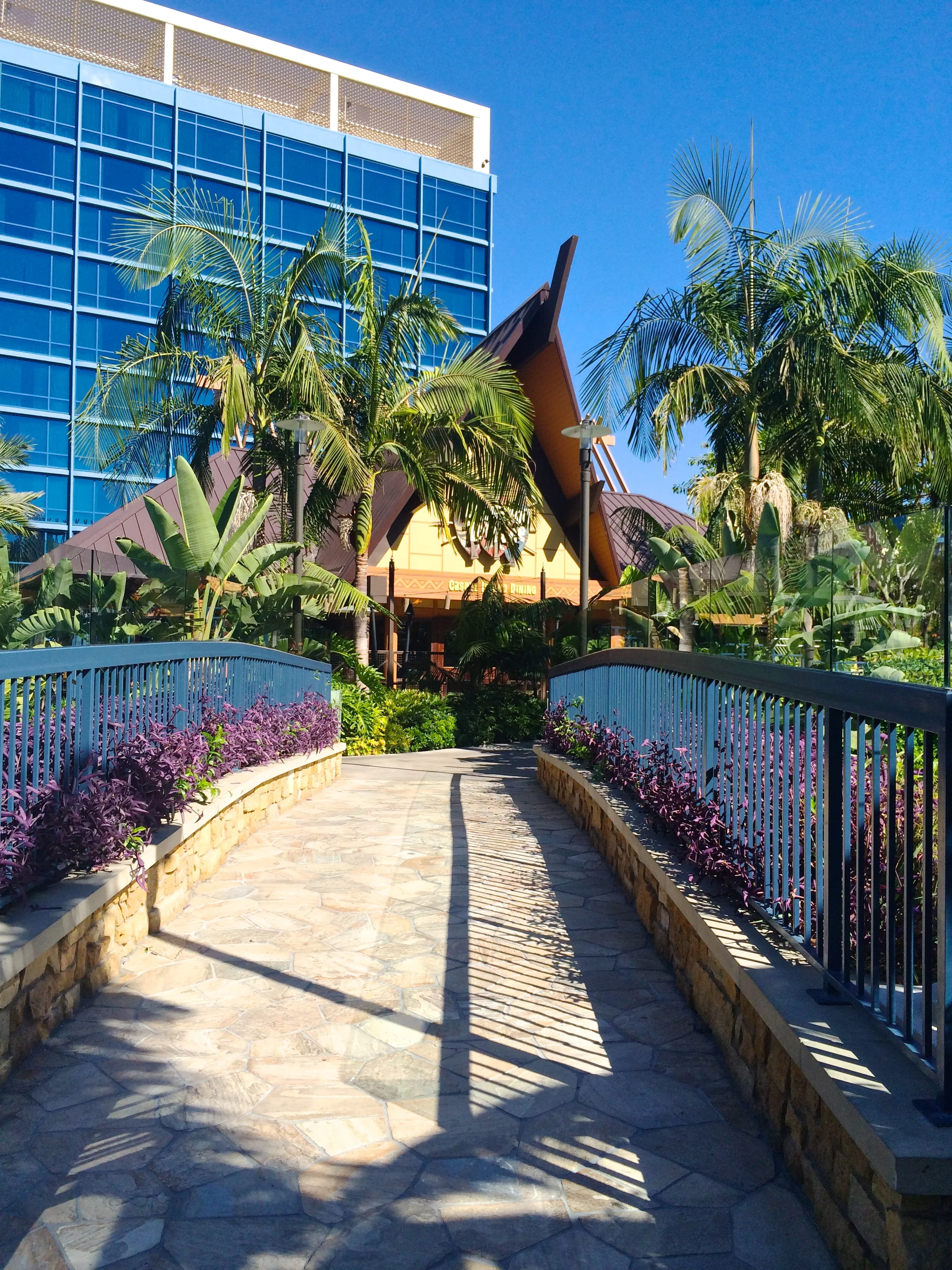 disneyland-hotel-walkway.jpg