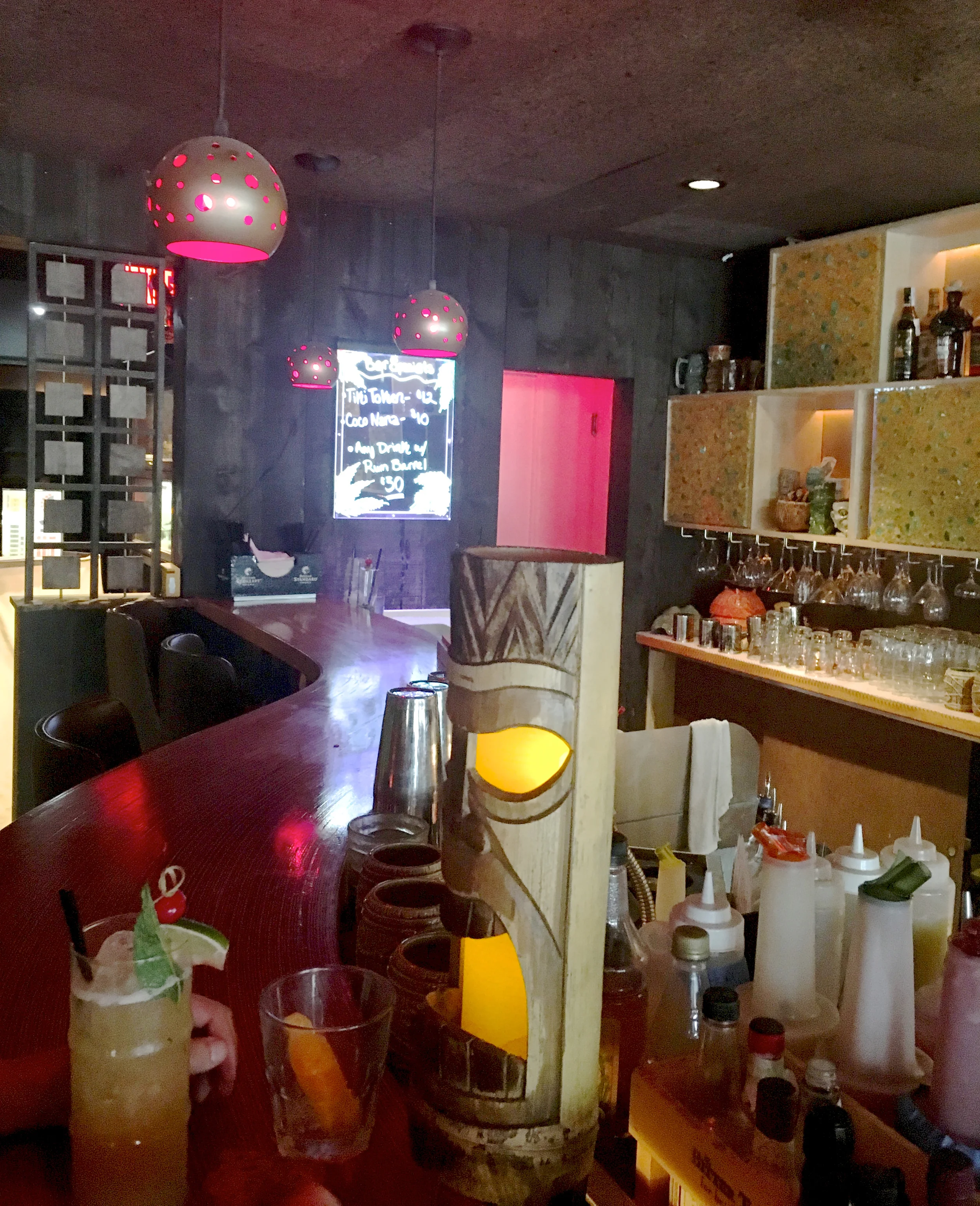 tonga-hut-palm-springs-bar.jpg