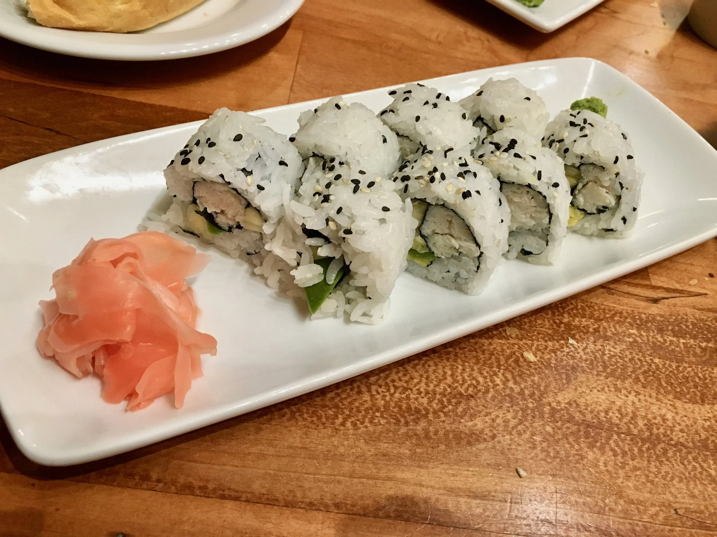 kona-cafe-sushi-roll.jpg