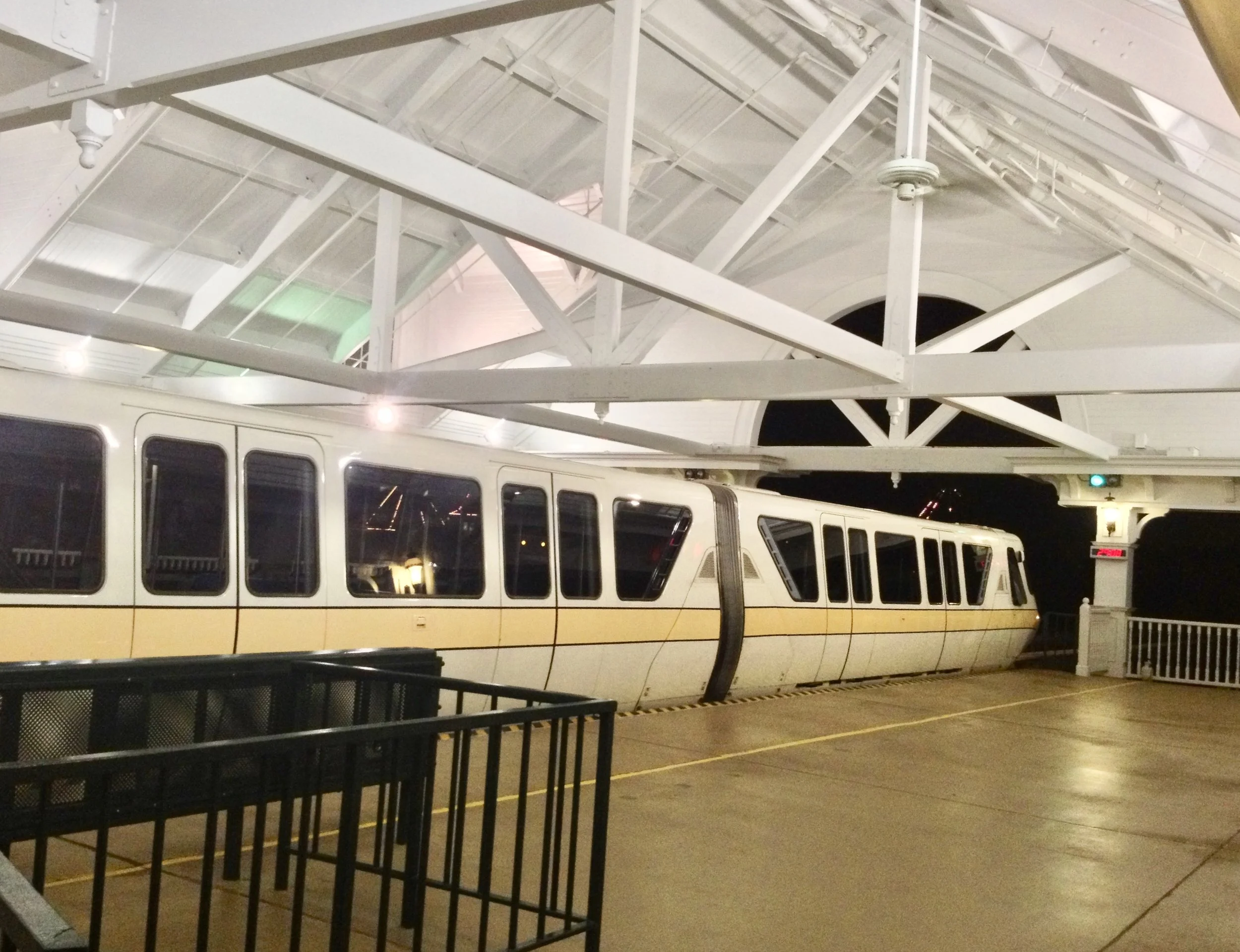 walt-disney-world-monorail.jpg
