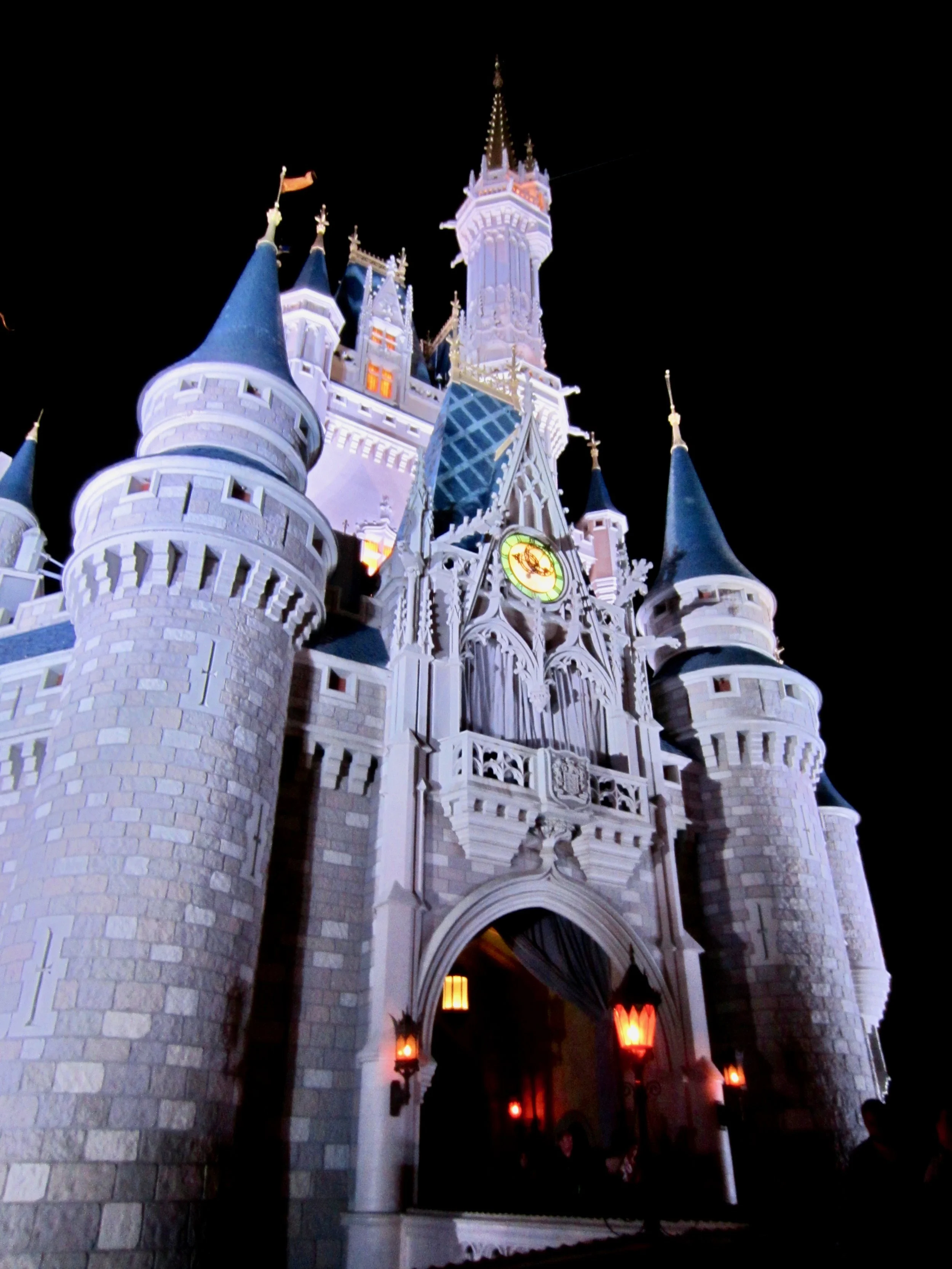 magic-kingdom-cinderellas-castle.jpg