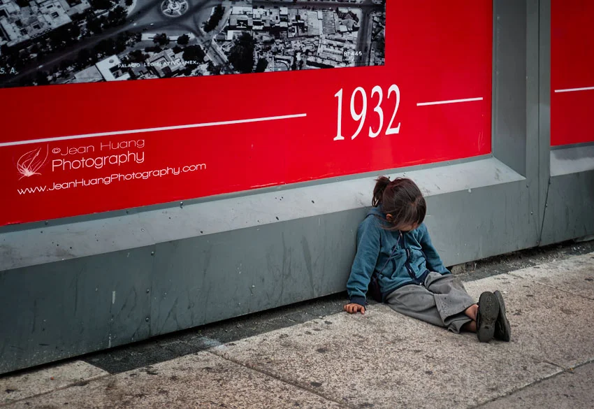 Poverty in the Center of Prosperity in Mexico City - Los Angeles Travel Photographer