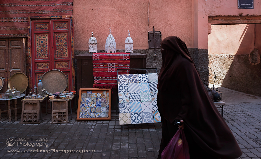 Woman in Souk - ©Jean Huang Photography