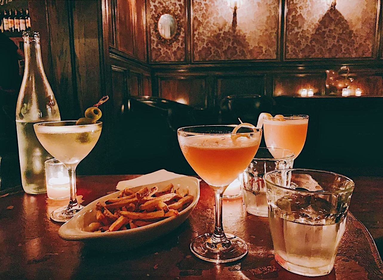 Friday night still life by our new friend @alises_pieces 🖼💕
Come create your own masterpiece this weekend.
Reservations available now through @OpenTable!
#GeorgetownDC