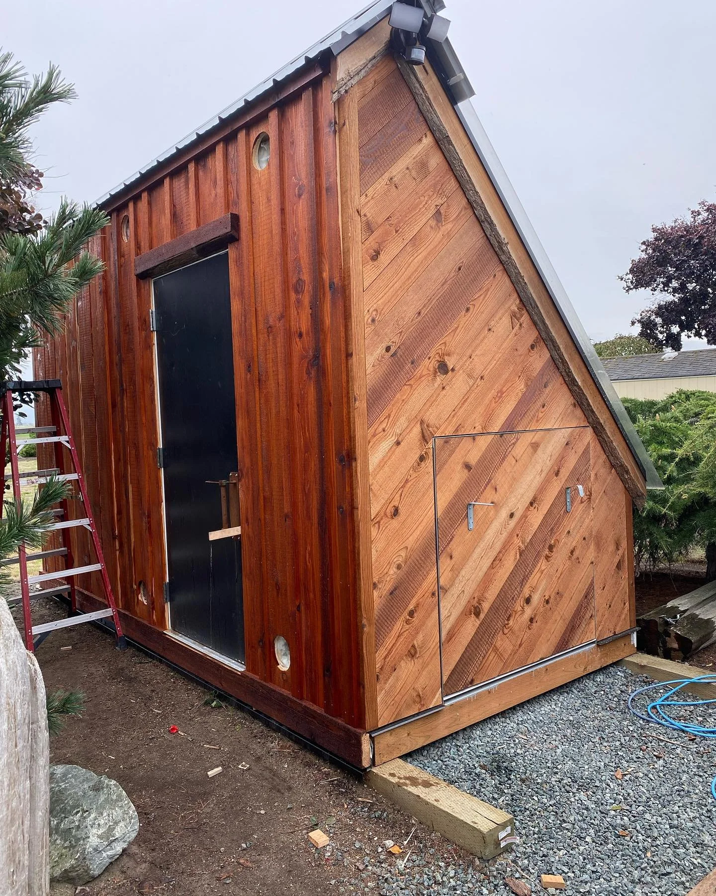 Got the backside #boardandbatten finished/stained this afternoon.
I&rsquo;m pretty happy with it 👍  It&rsquo;s interesting to see the difference between the new siding, and that done awhile ago.
